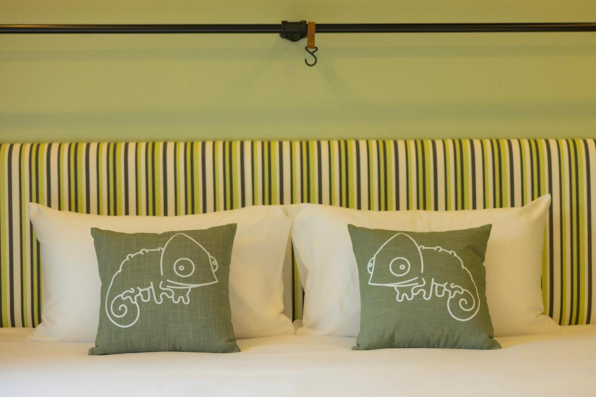Chamemon Bed Phuket Town Hotell Exteriör bild