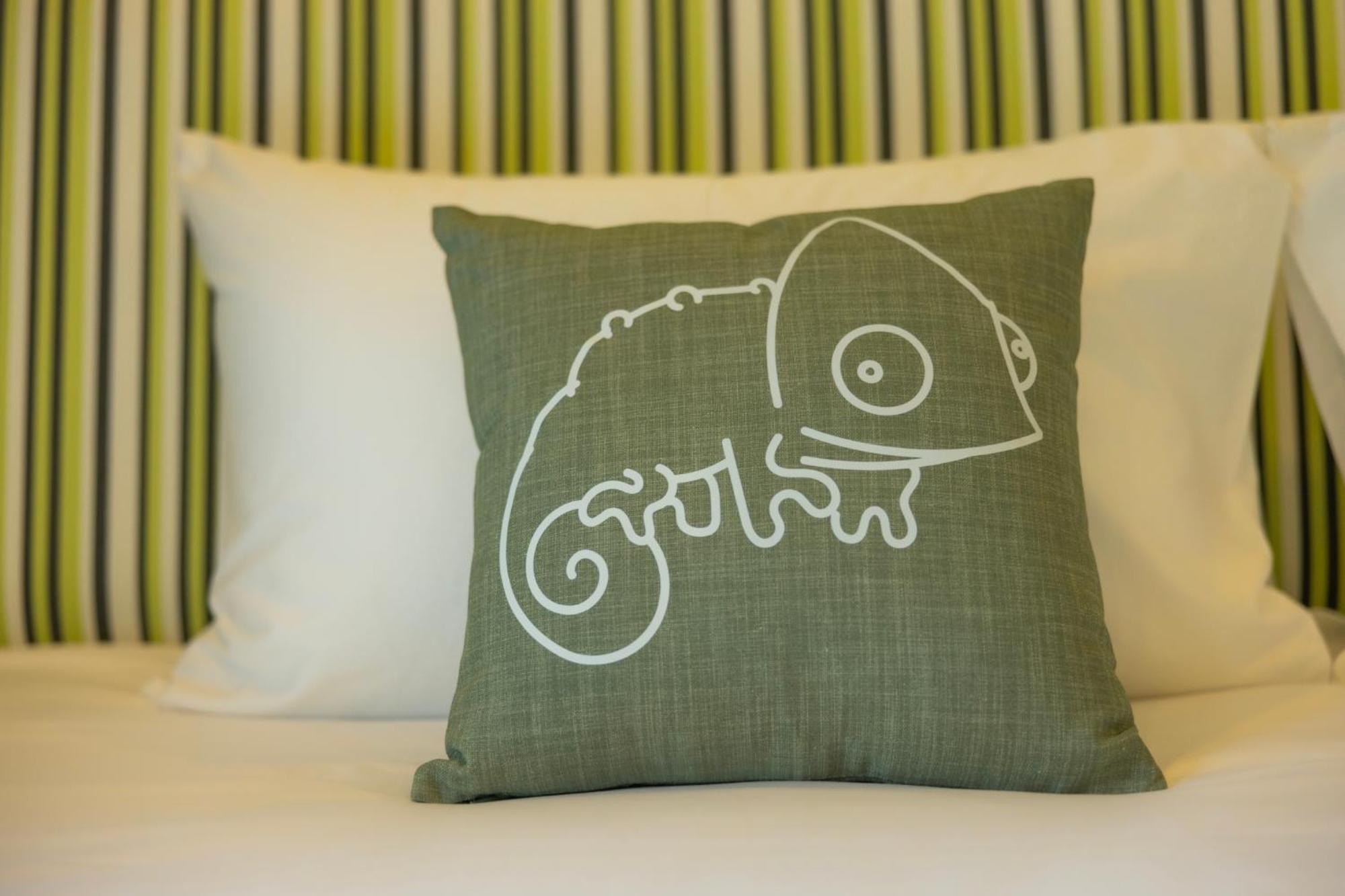 Chamemon Bed Phuket Town Hotell Exteriör bild